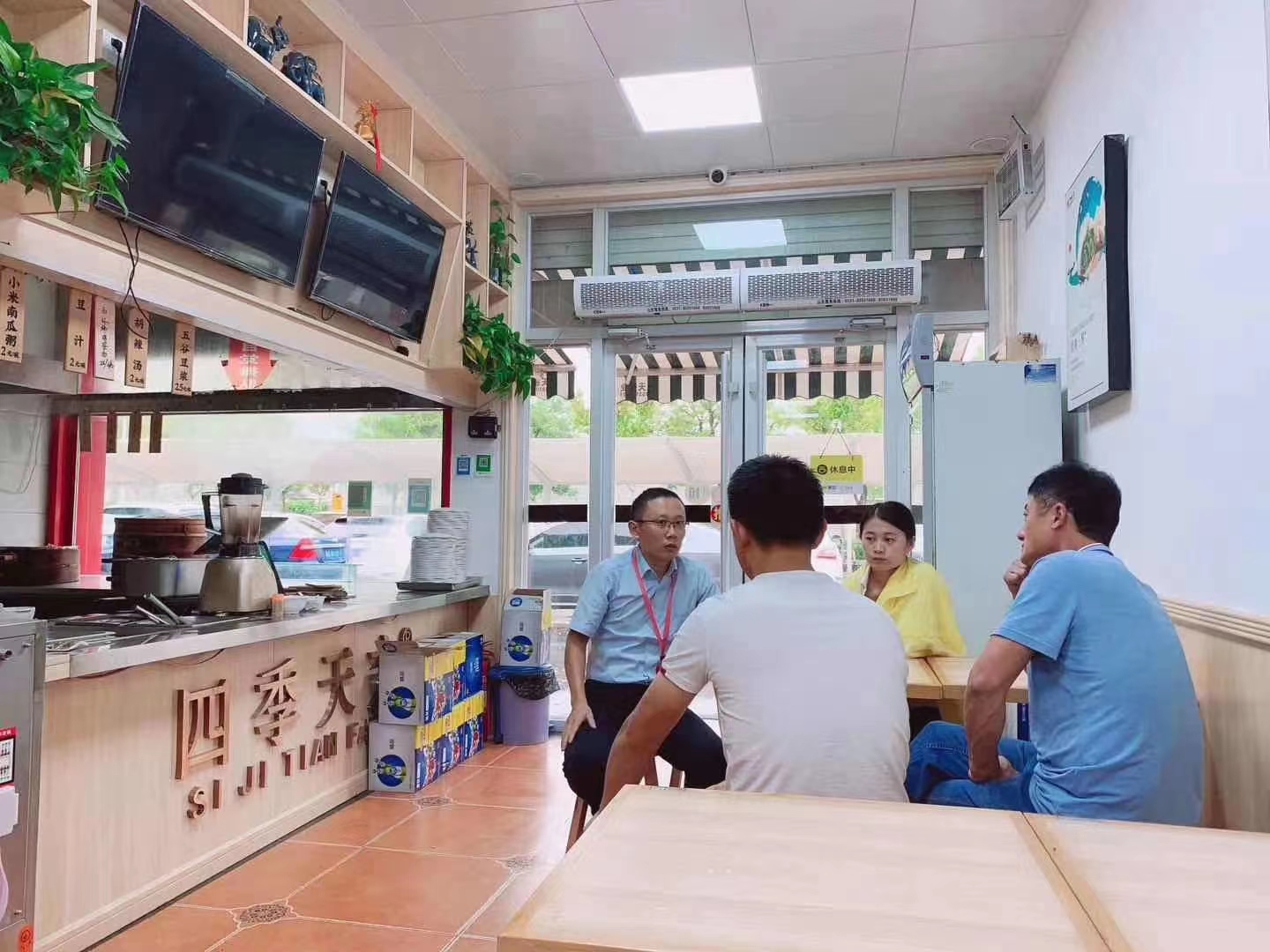 歡迎山東菏澤李老師冒雨來(lái)濟(jì)南總部考察