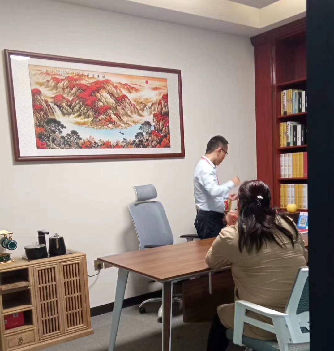 歡迎平陰趙老師一家來濟(jì)南總部考察